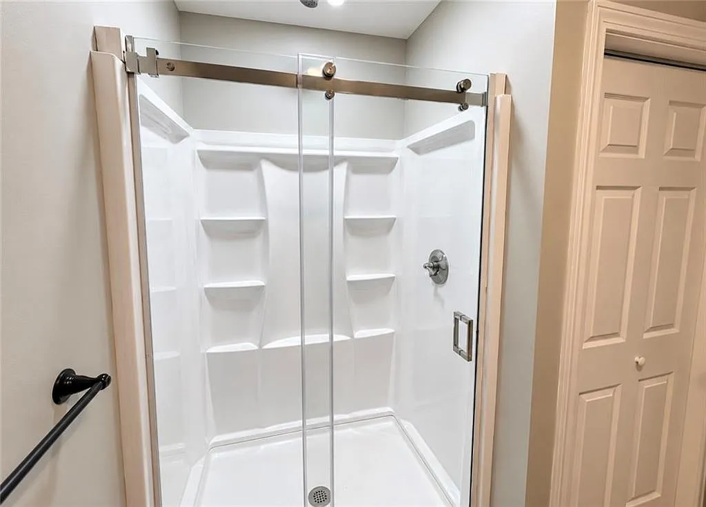 2 bed, 700 sqft, $1,900 — Photo 4
