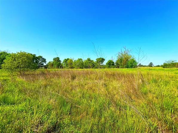 4 Hooks St, Crockett, TX 75835