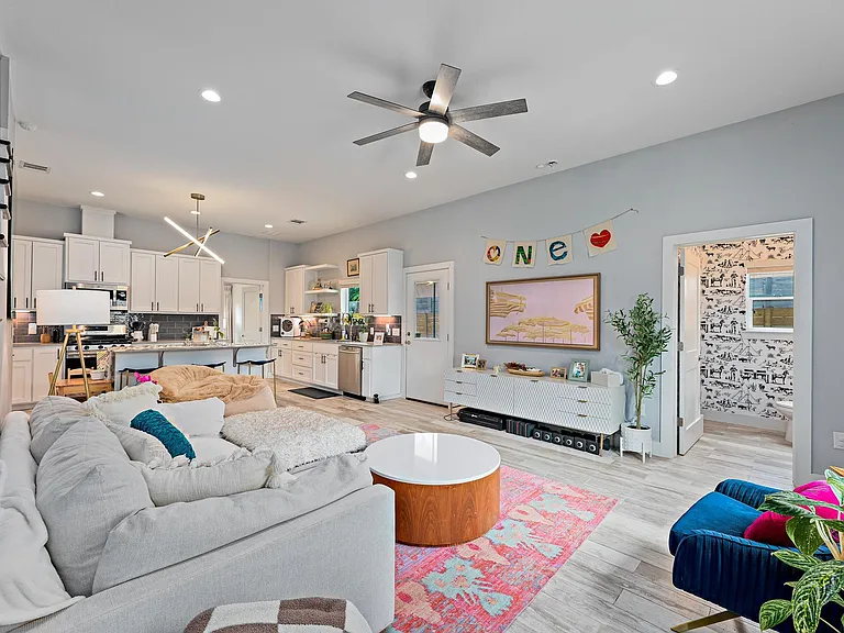7600 Carver Ave #A — Photo 3