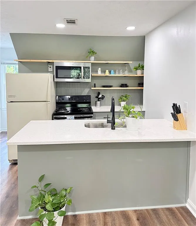 1 bed, 790 sqft, $1,900 — Photo 2