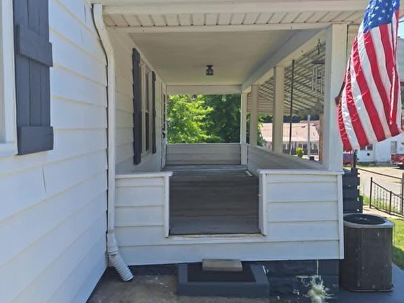 Side entrance to front porch