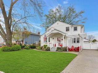 213 Biltmore Blvd, Massapequa, NY 11758