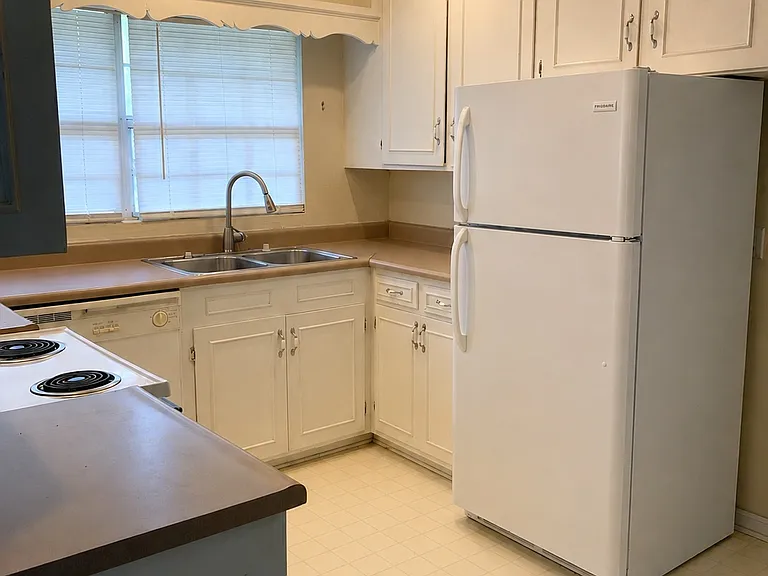 702 E Jones Ave #704 — Photo 4
