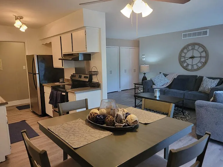 Carriage Hill Apartments - Dearborn Heights, MI — Photo 6
