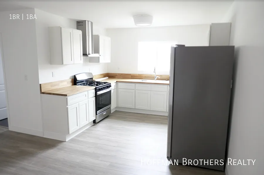 923 W 41st Dr. Los Angeles 90037 — Photo 2