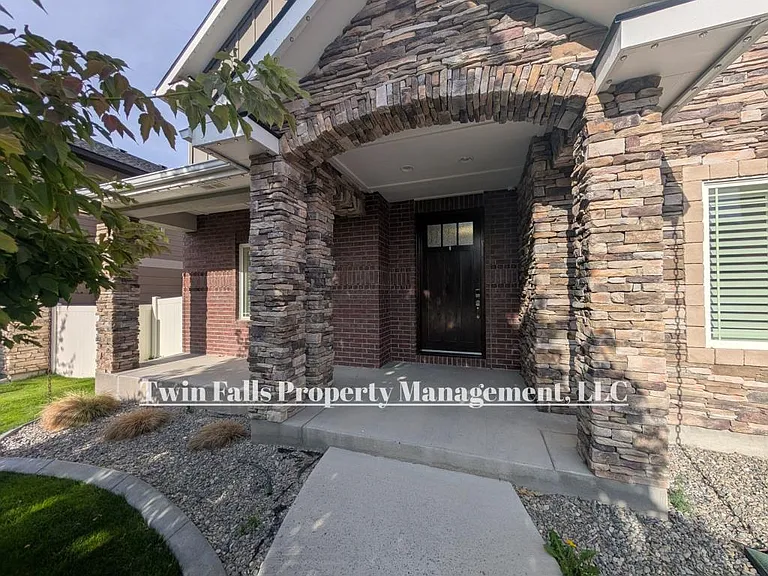 768 Sun Peak Way — Photo 2