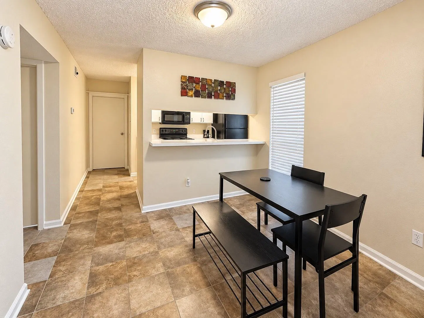 1 bed, 1.0 bath, 804 sqft, $1,200 — Photo 3