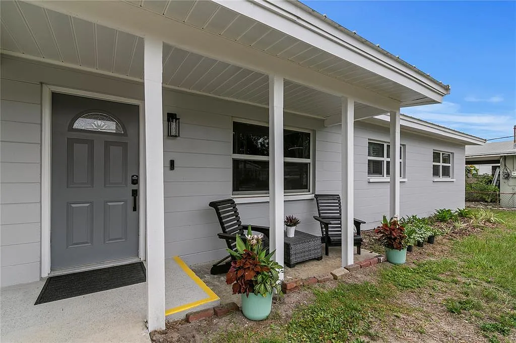 3 bed, 2.0 bath, 1690 sqft, $3,750 — Photo 2