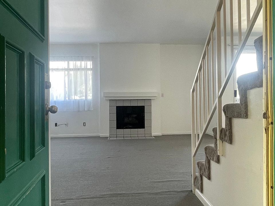 1st image of 13720 Moorpark St APT 202