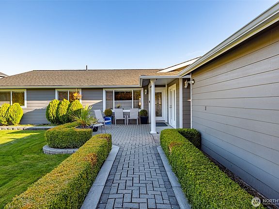 4th image of 733 Maple Avenue