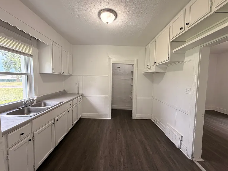 1821 Ridgewood Ave — Photo 12