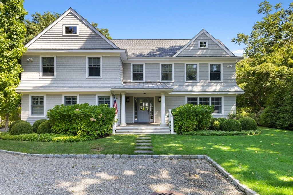  Renovated 2 story Traditional in East Hampton Village