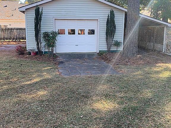 5th image of 208 Pinewood Dr