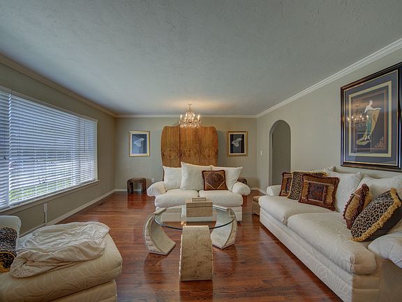 3rd image of 2933 Huntleigh Dr