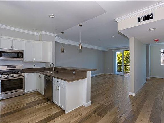 2nd image of 11828 Runnymede St Unit 202