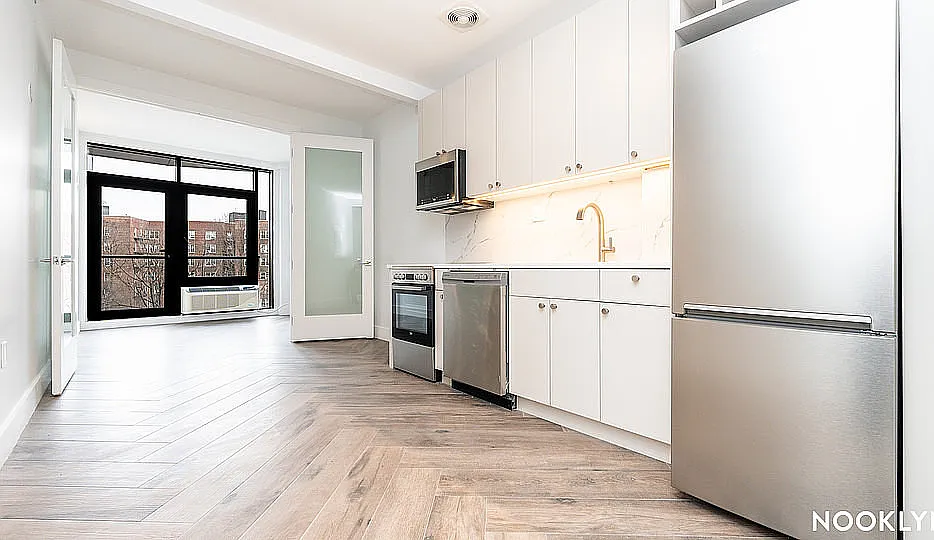 706 Ocean Parkway — Photo 4
