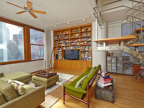 3rd image of 28 W 38th St APT 12E