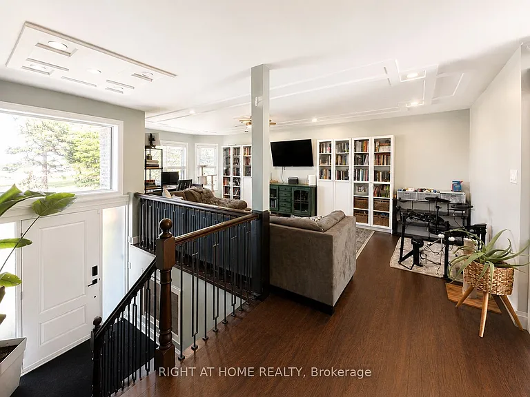 2610 Leonard St — Photo 2