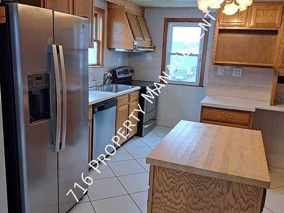3rd image of 2457 Weston Ave