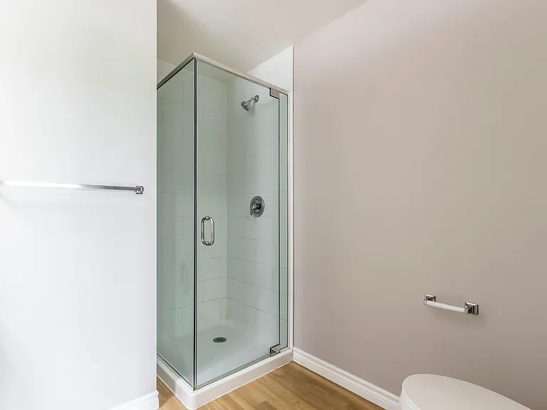 456 Lorne Ave W — Photo 10