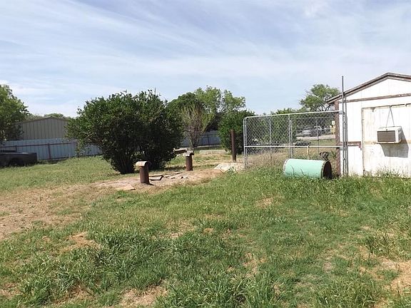 4th image of 241 NW Avenue F