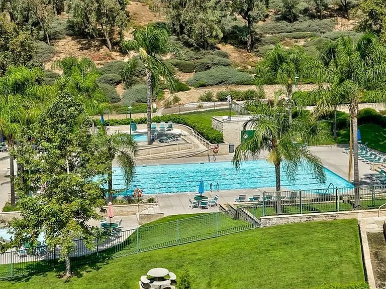 7593 Cloverhill Dr — Photo 16