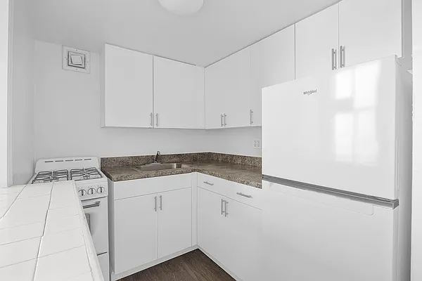 Rented by Kole Group | media 10