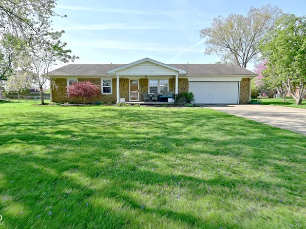 5693 W Walnut St, Greenwood, IN 46142