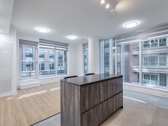 2nd image of 15 Mercer St #622