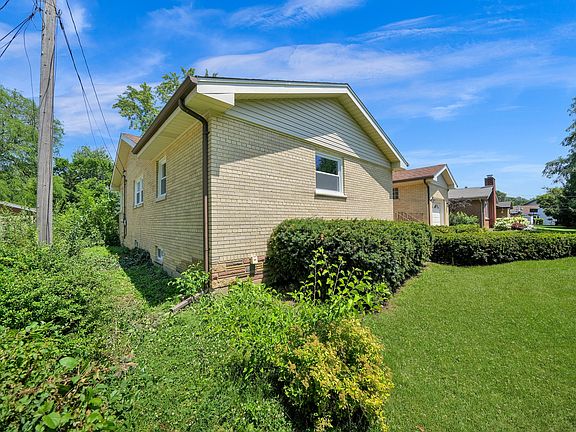 2nd image of 1716 Idlewild Ln
