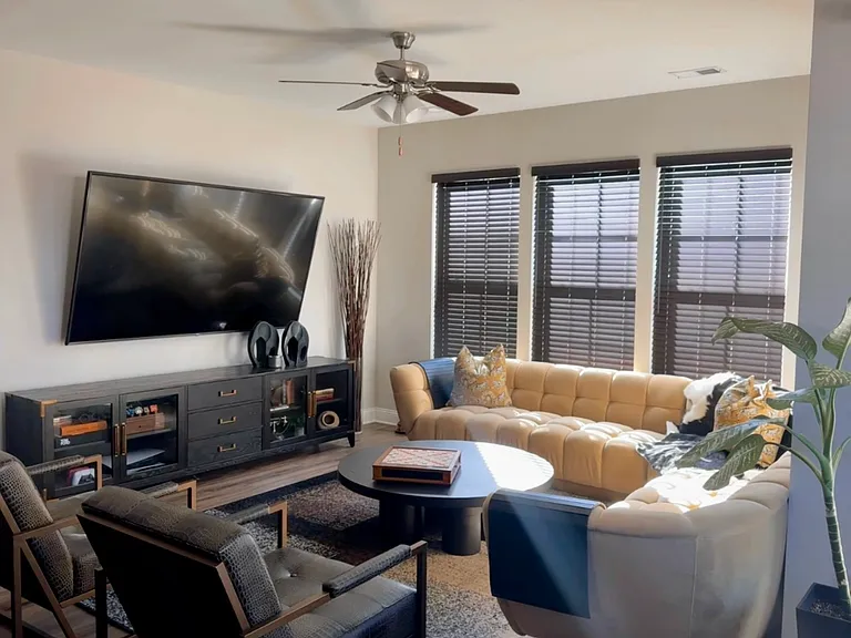 306 Clarendon Ct — Photo 15