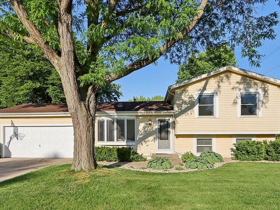 1st image of 2018 North Claremont DRIVE