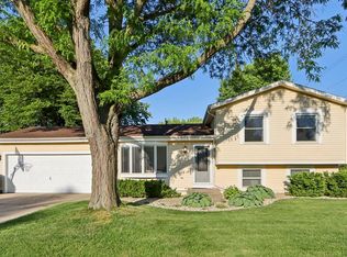 2018 N Claremont Dr, Janesville, WI 53545