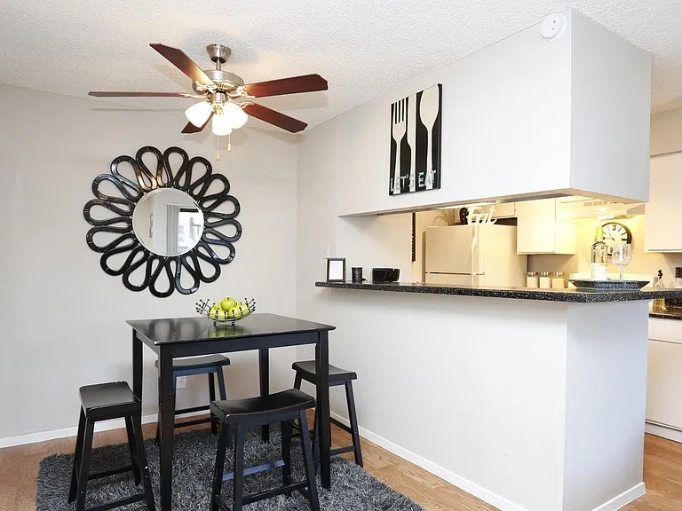 Sandcastle Apartments — Photo 12