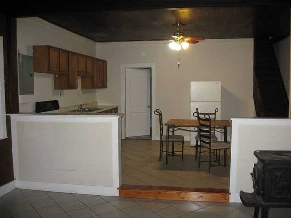 2nd image of 14 Evert Ln APT 3