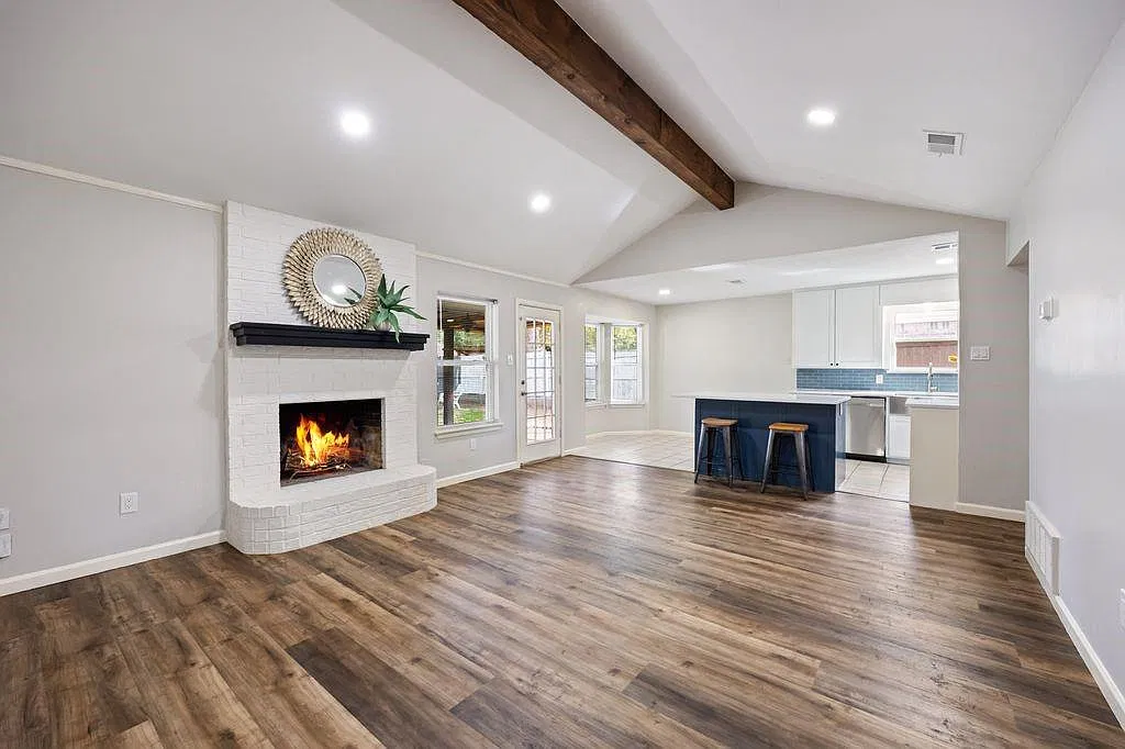 3 bed, 2.0 bath, 1285 sqft, $2,350 — Photo 3
