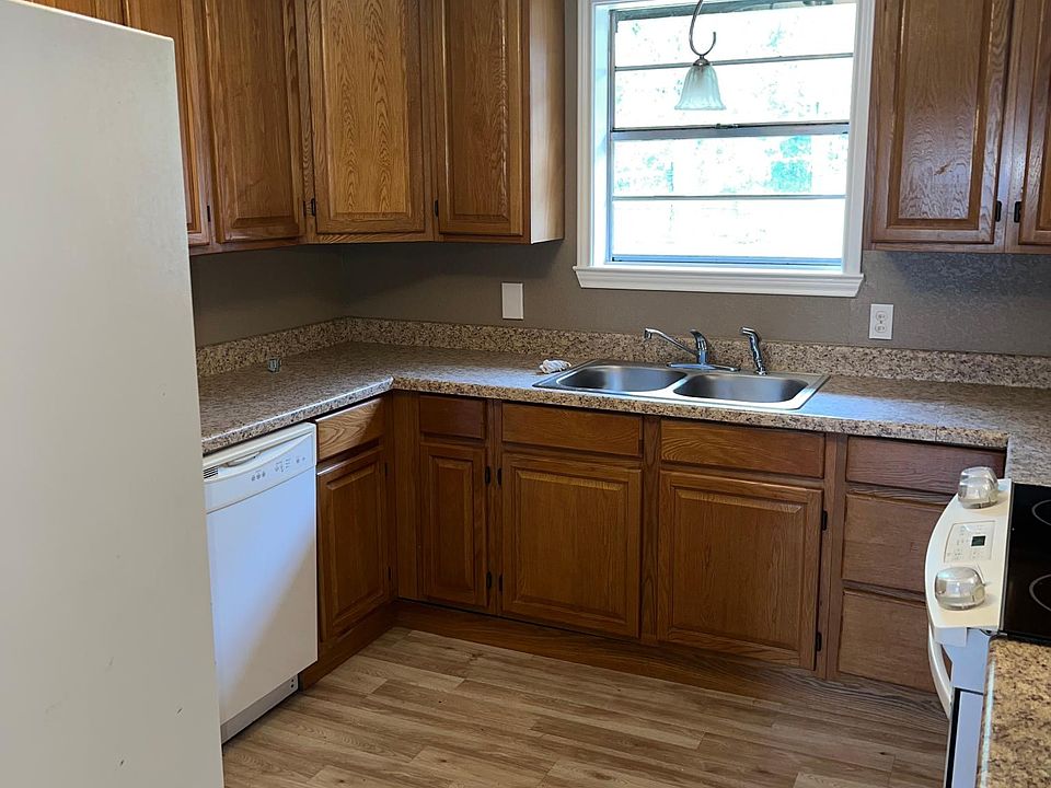 1st image of 400 Meadow Dr