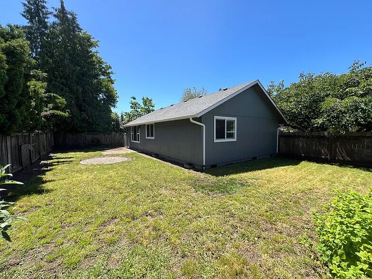2177 Cosmoledo St — Photo 4