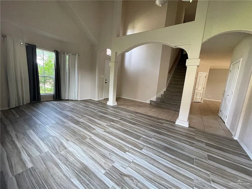 5 bed, 3.0 bath, 2637 sqft, $2,000 — Photo 3