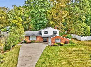 8053 Thornhurst Dr, North Royalton, OH 44133