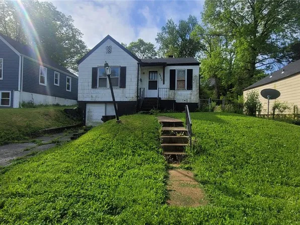 8820 Eichler Pl, Saint Louis, MO 63136