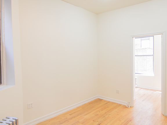 3rd image of 139 Eldridge St #8A