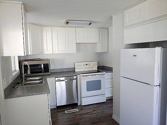 3rd image of 126 Lakeview Dr