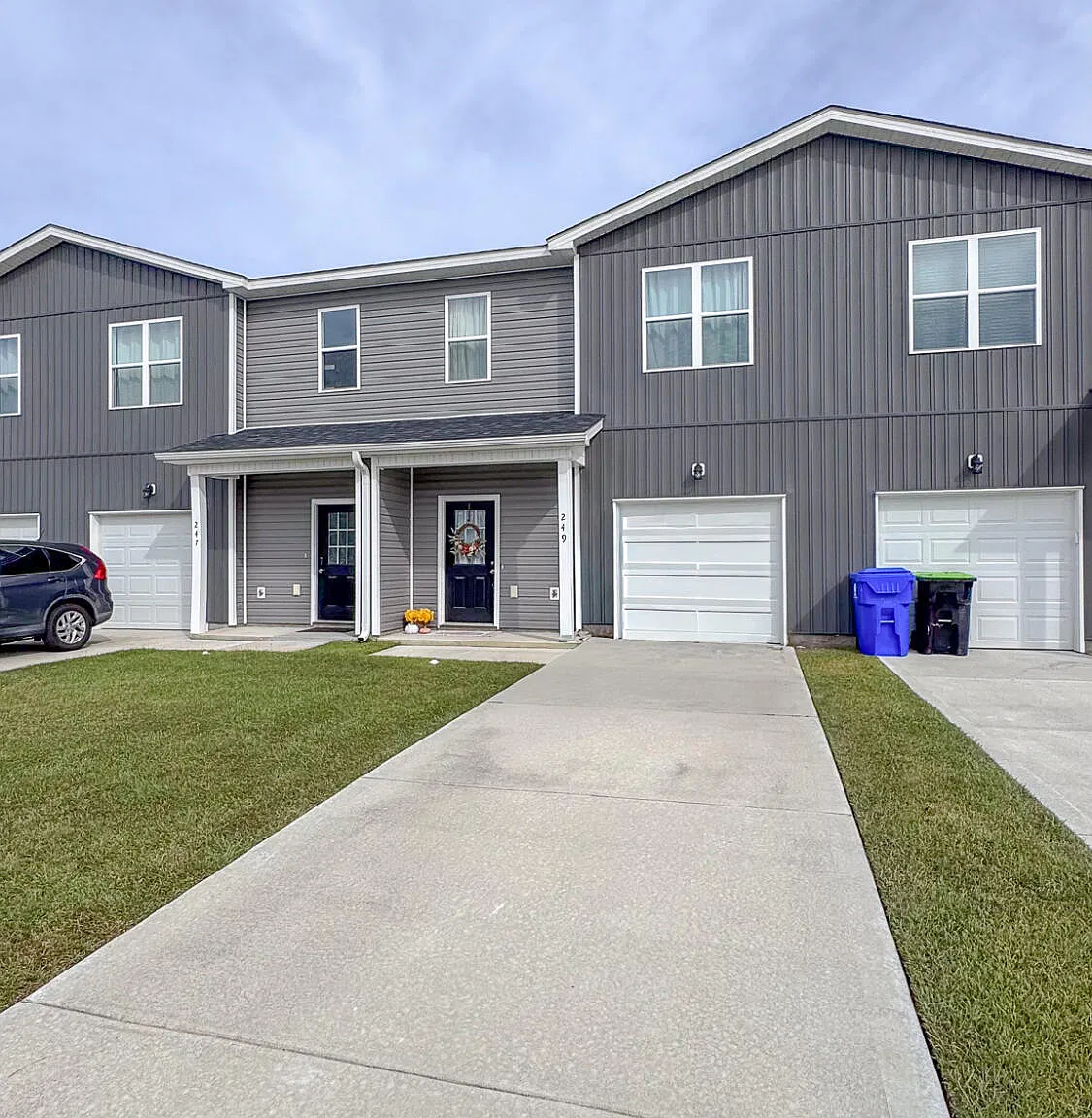 3 bed, 2.5 bath, 1290 sqft, $1,650 — Photo 1
