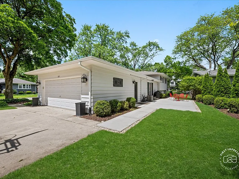 325 Hemlock Ln — Photo 30
