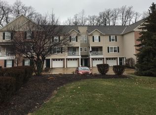 858 Tollis Pkwy #F-R, Broadview Heights, OH 44147