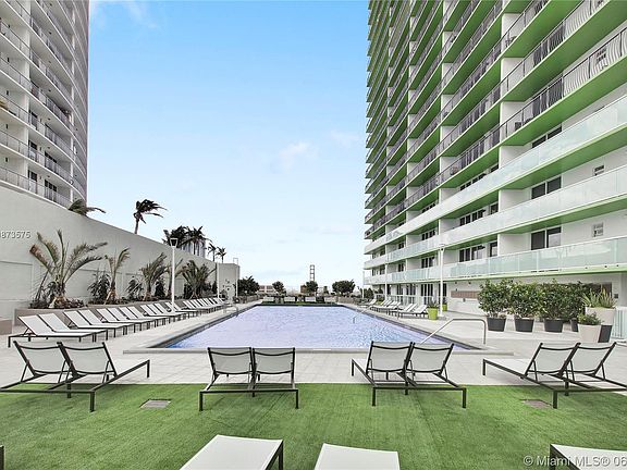 2nd image of 1752 N Bayshore Dr #20N