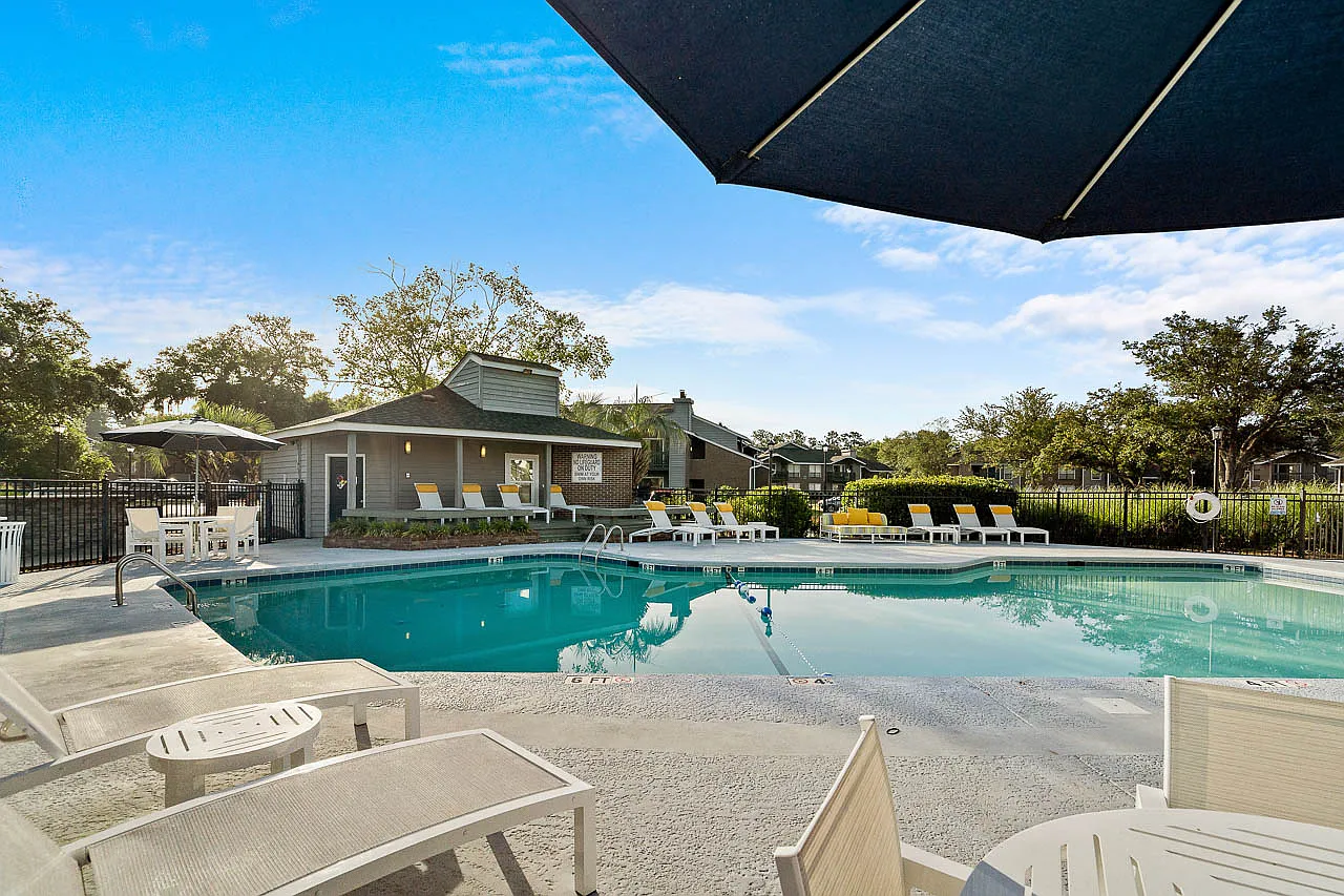 Ashley River Apartments — Photo 3