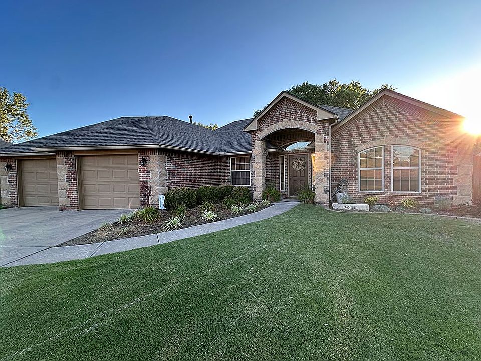 1st image of 3206 Woodmont Cir