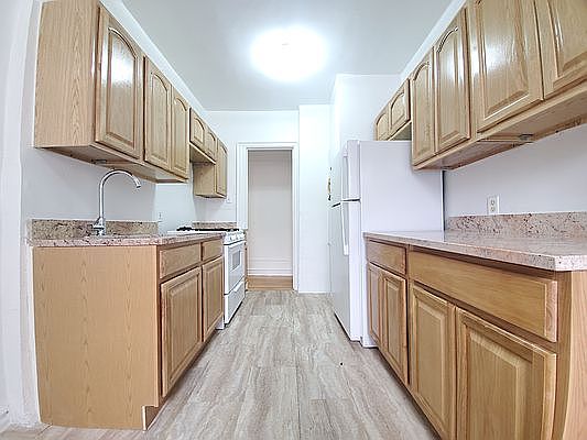 4th image of 3341 Reservoir Oval W APT 4C